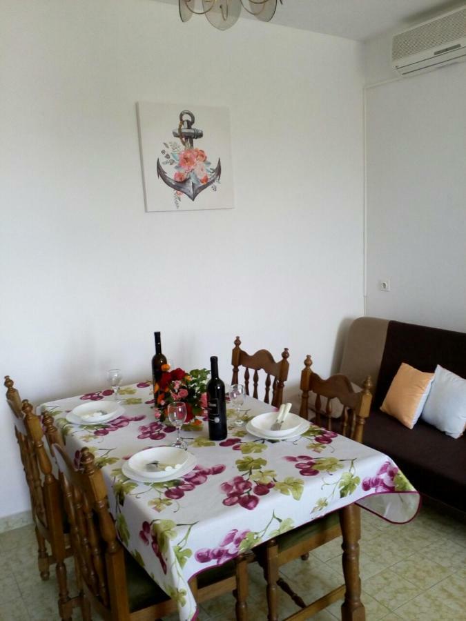 Apartman Knapic Koromačno Esterno foto