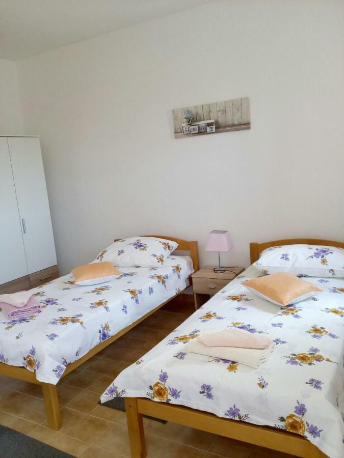 Apartman Knapic Koromačno Esterno foto