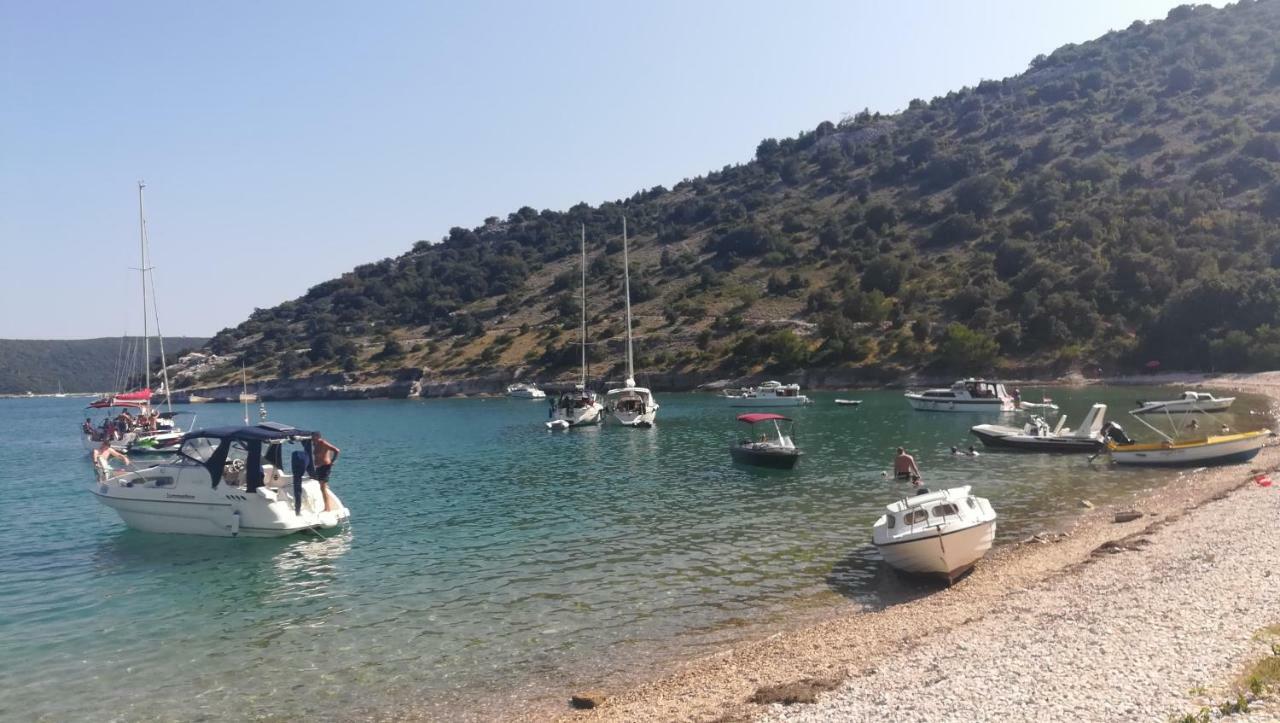 Apartman Knapic Koromačno Esterno foto